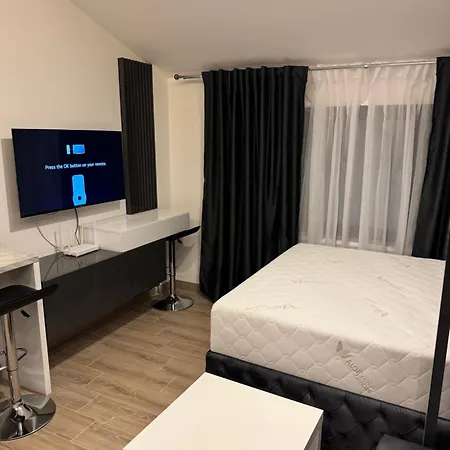 Hill Apartment *